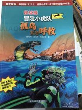 沙滩游玩的女孩们
